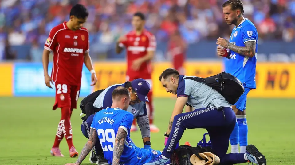Rotondi en atención médica tras lesionarse con Cruz Azul | MEXSPORT