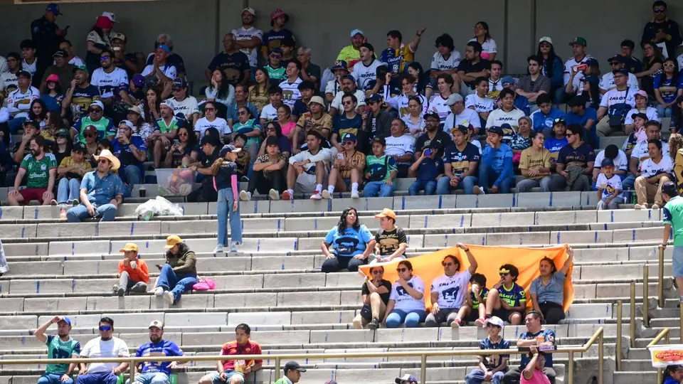 Aficionados de Pumas en las tribunas de CU | IMAGO 7