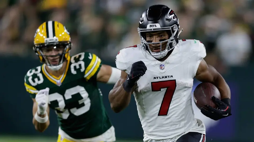 Atlanta Falcons, de la mano de Bijan Robinson, aplastaron a los Packers en Lambeau Field