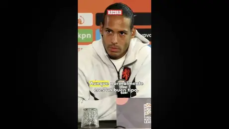 Virgil van Dijk discute con reportero