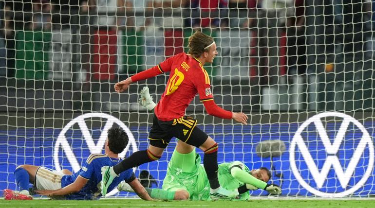 Mika Godts marca un golazo ante Italia | AP
