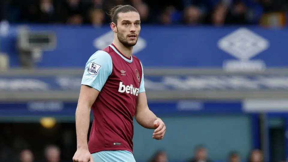 Andy Carroll con West Ham en la Premier League | AFP