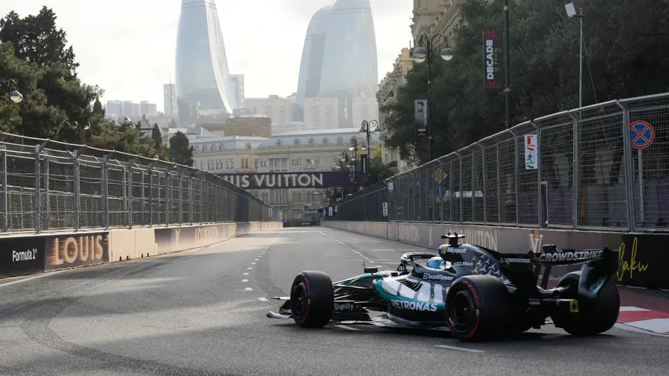 Mercedes logra la pole en el Gran Premio de Azerbaiyán | AP