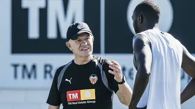 Javier Aguirre confiesa por que no cambiarán los banquillos en Mestalla