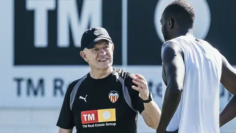 Javier Aguirre confiesa por que no cambiarán los banquillos en Mestalla