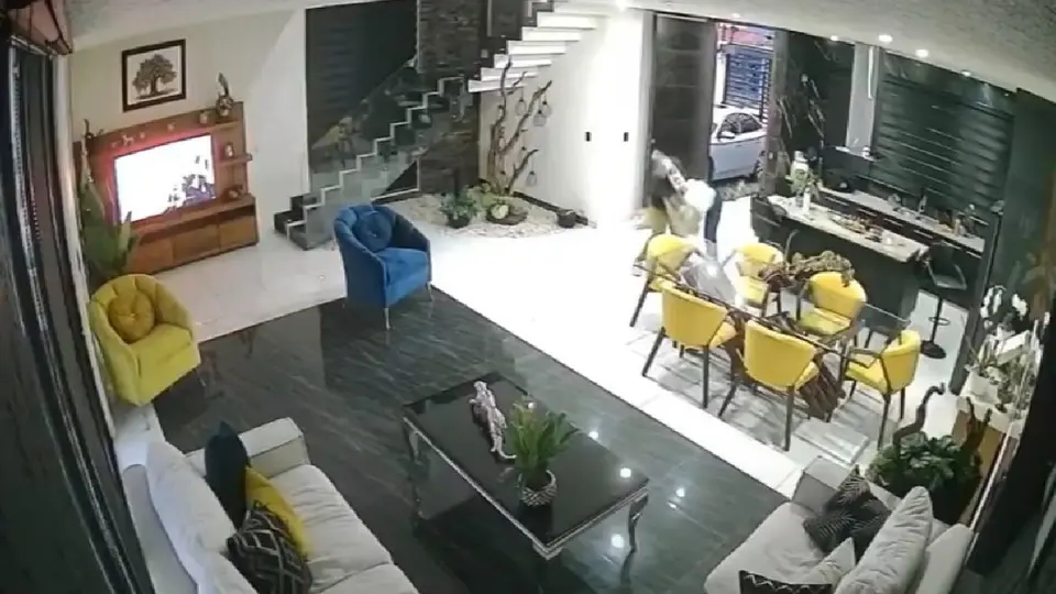 VIDEO: Joven denuncia a su padre por golpearla y amenazarla en Guadalajara