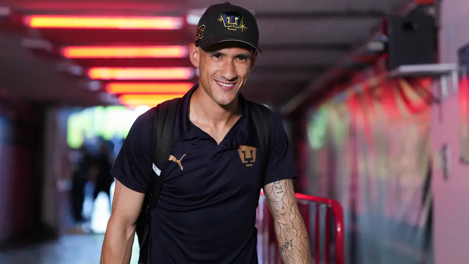 Uriel Antuna en su llegada al Estadio Jalisco con Pumas | Imago7