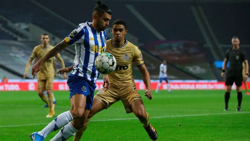 Tecatito Corona: Porto vino de atrás y rescató el empate ante el Boavista