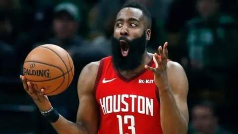 NBA: James Harden, criticado en redes sociales por 'sobrepeso'