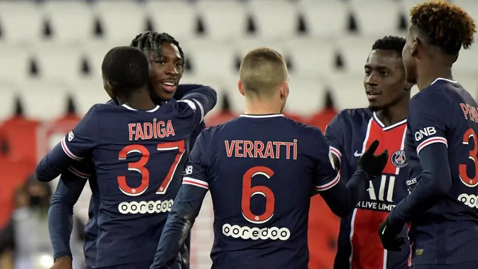 Ligue1: PSG goleó al Estrasburgo y permanece al acecho del liderato