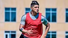 Alan Pulido presumió su nuevo look en redes sociales