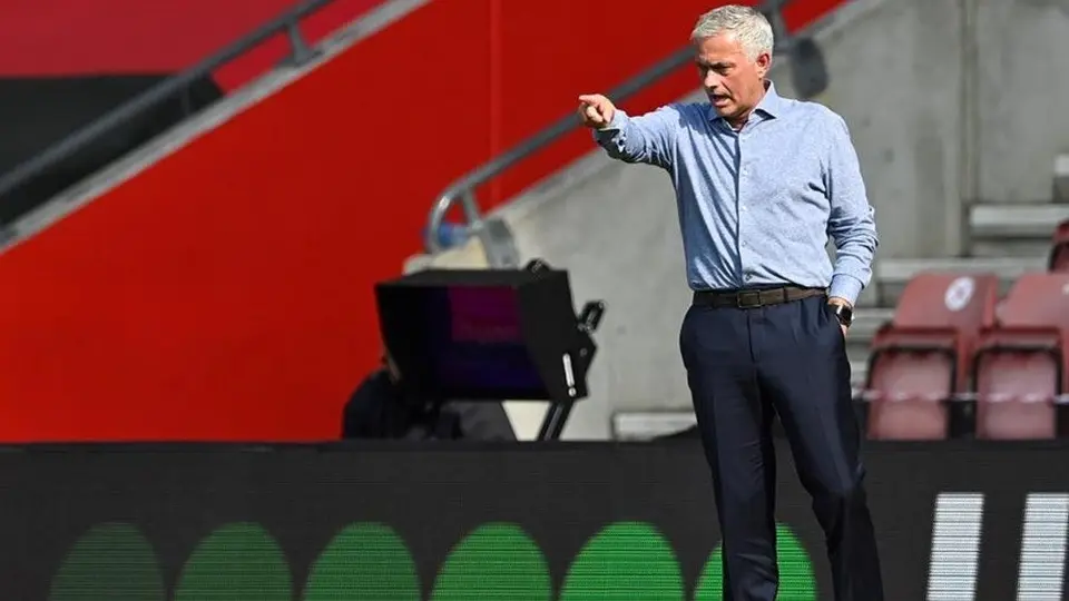 Video: Mourinho interrumpió entrevista de Kane tras goleada ante Southampton