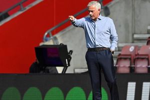 Video: Mourinho interrumpió entrevista de Kane tras goleada ante Southampton