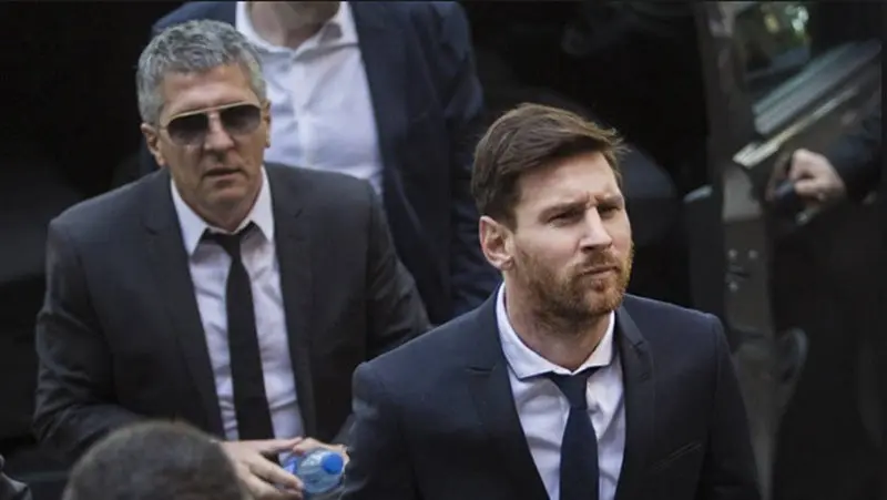 Jorge Messi y Lionel Messi tras una reunión l captura
