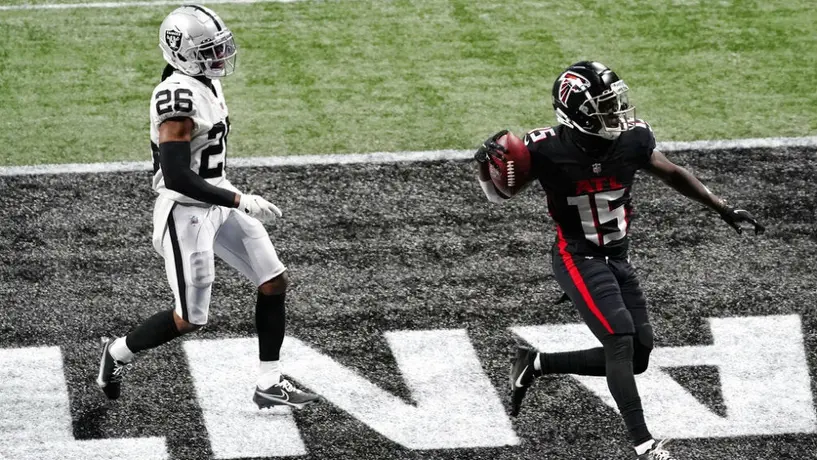 NFL: Atlanta vapuleó a un errático equipo de Las Vegas