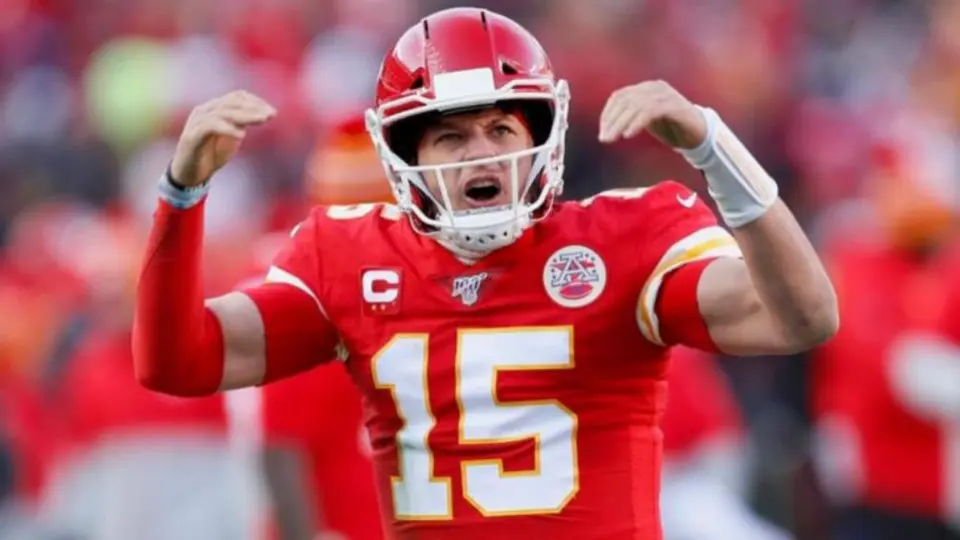 Patrick Mahomes: El quarterback de Chiefs regaló auto de lujo a su pareja