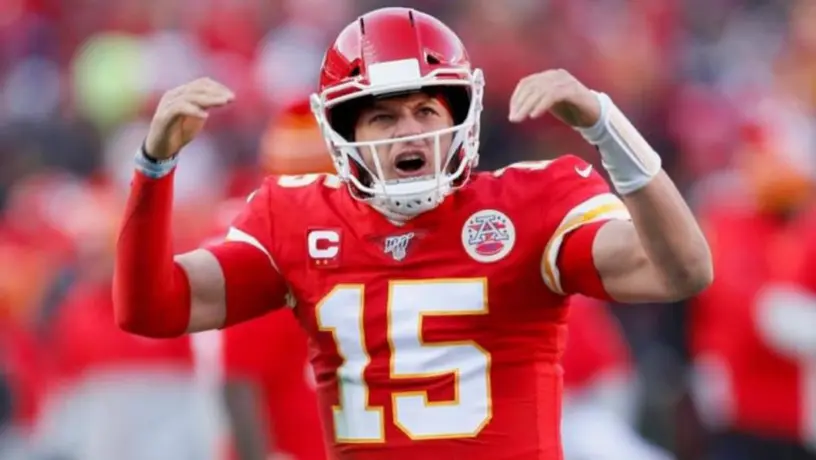 Patrick Mahomes: El quarterback de Chiefs regaló auto de lujo a su pareja