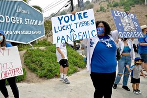 MLB: Aficionados de los Dodgers se manifestaron en contra de los Astros