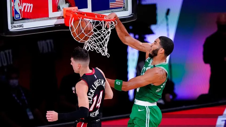 NBA: Jaylen Brown y Tatum comandan victoria de Celtics sobre el Heat en Final del Este