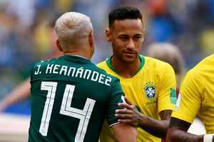 Chicharito se burló de Neymar en sus redes sociales