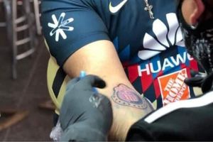 Chivas: Aficionado de América se tatuó el escudo del Rebaño tras perder apuesta