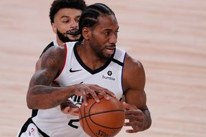 Clippers reaccionan al final y toman ventaja en serie contra Nuggets