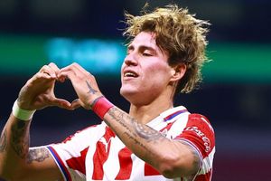 Chivas: Chicote Calderón lamentó perderse el primer ultrasonido de su hijo