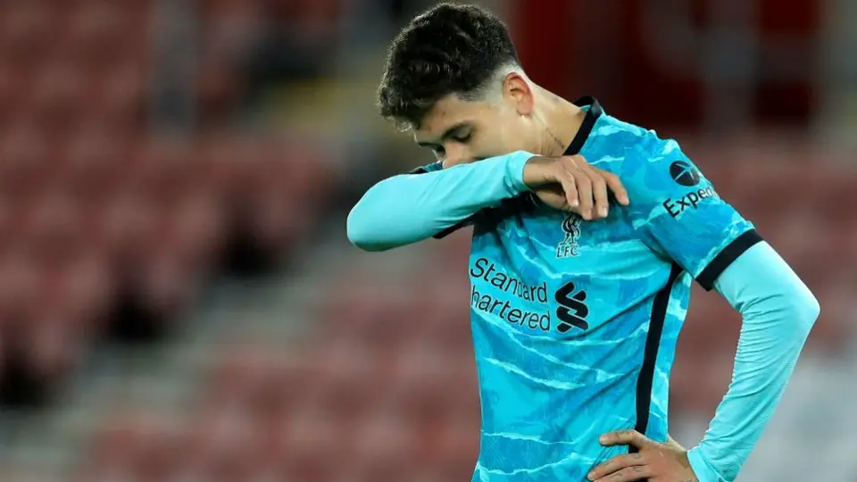 Liverpool: Cayó ante Southampton en su tercer partido sin victoria, aunque mantiene el liderato
