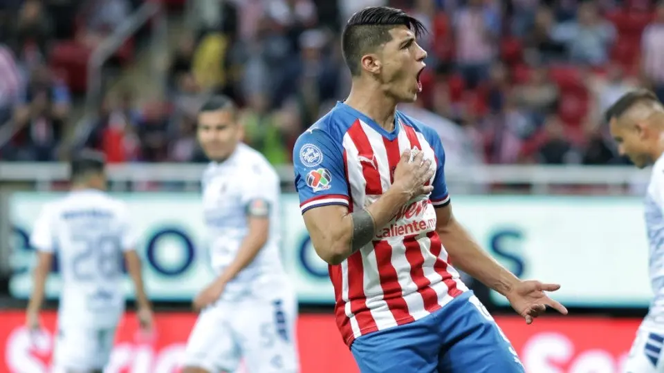 Alan Pulido sobre polémica de Oribe y Antuna tras Clásico: "Para eso están los vestidores"