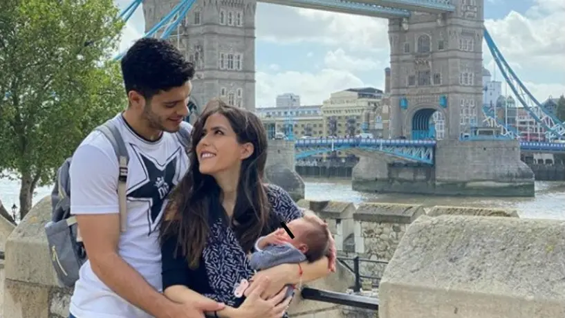 Raúl Jiménez 'presumió' su nueva faceta como papá a lado de su hija Arya