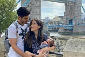 Raúl Jiménez 'presumió' su nueva faceta como papá a lado de su hija Arya