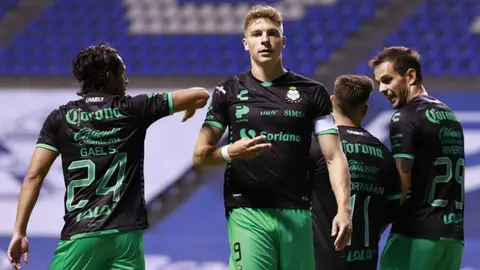 Julio Furch: 'Nunca me veía en el rol de capitán con Santos, pero tomé el reto con responsabilidad'