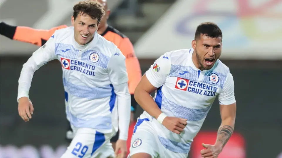 Santi Giménez tras victoria de Cruz Azul: 'Se ganó por los hue... de mis compañeros'