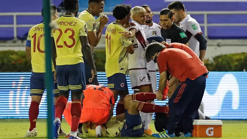 Santiago Arias: El colombiano sufrió una impactante fractura en eliminatoria ante Venezuela