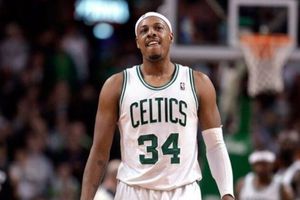 Paul Pierce, exjugador de los Celtics, se grabó rodeado de desnudistas