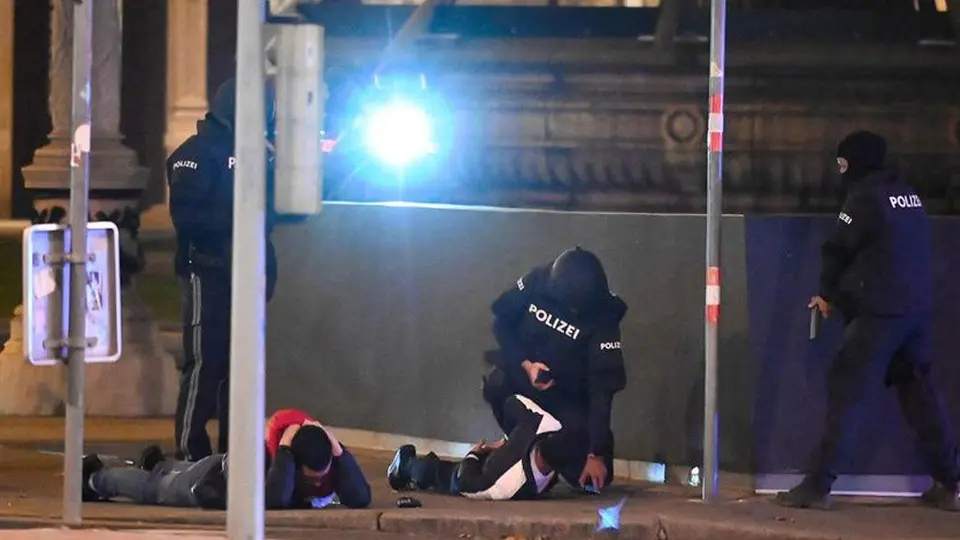 Atentado Viena: Tiroteo en sinagoga deja varios muertos y heridos en la capital austriaca
