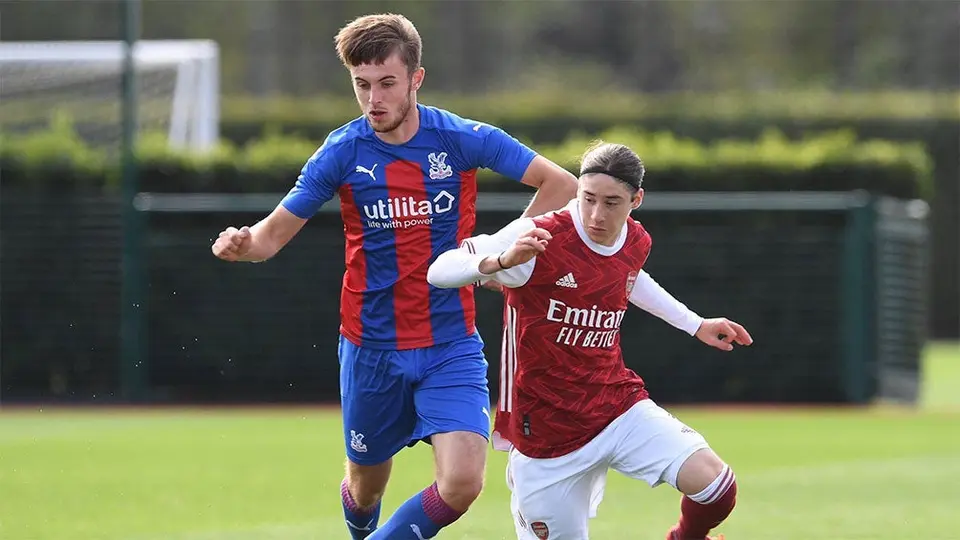 Marcelo Flores: Firmó con Arsenal su primer contrato como profesional
