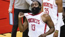 James Harden, multado con 50 mil dólares por incumplir el protocolo contra el Covid-19