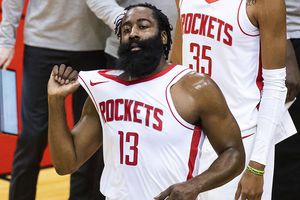 James Harden, multado con 50 mil dólares por incumplir el protocolo contra el Covid-19