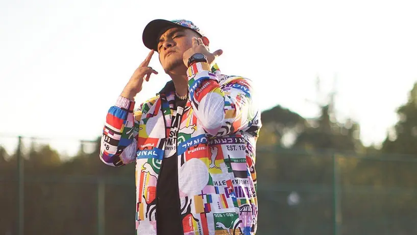 Aczino presume todo su 'flow mexa' y se sumerge en los orígenes del movimiento urbano