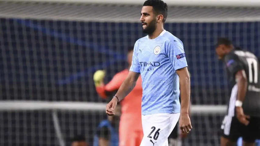 Riyad Mahrez durante un duelo con el Manchester City | AP