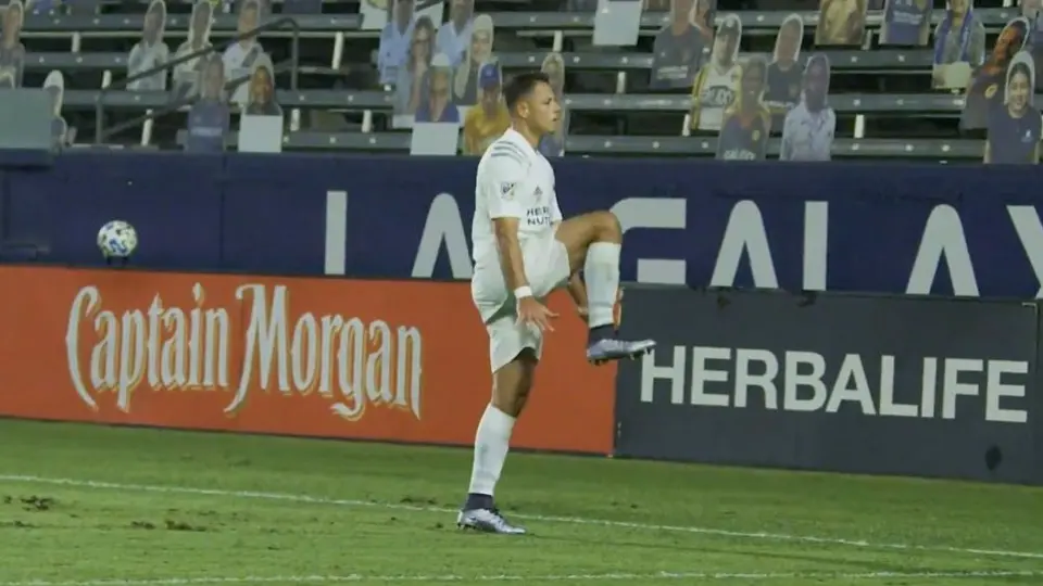 Chicharito Hernández festejó su gol con el LA Galaxy emulando a LeBron James