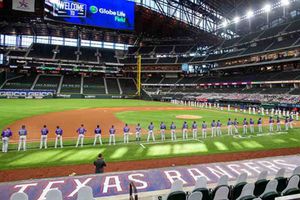 MLB: Joe Biden reprobó a Rangers por permitir lleno en el Globe Life Field