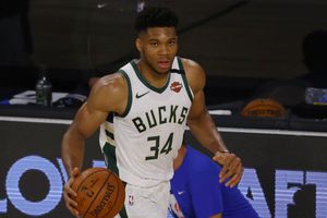 NBA: Milwaukee venció a Orlando y le dio la vuelta a la serie