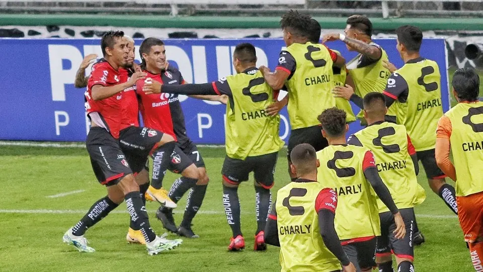 Atlas: Dedicó foto oficial a personal médico que lucha contra Covid-19