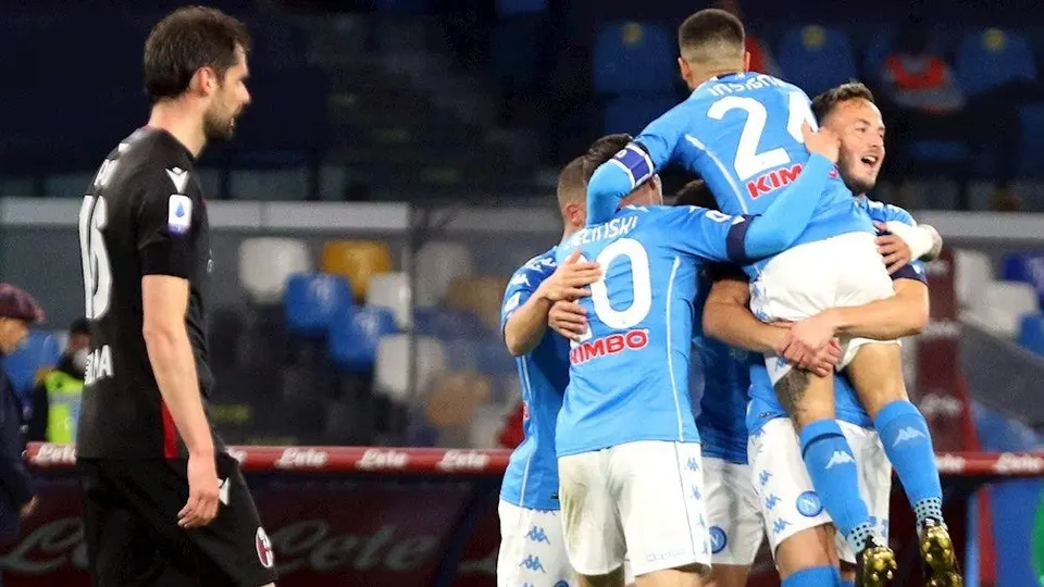 Chucky Lozano: Napoli venció al Bolonia con doblete de Insigne