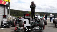 F1: Hamilton rindió homenaje a Chadwick Boseman tras lograr la pole position
