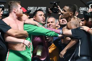 Canelo Álvarez: Golden Boy aseguró que el coraje del mexicano es vs DAZN