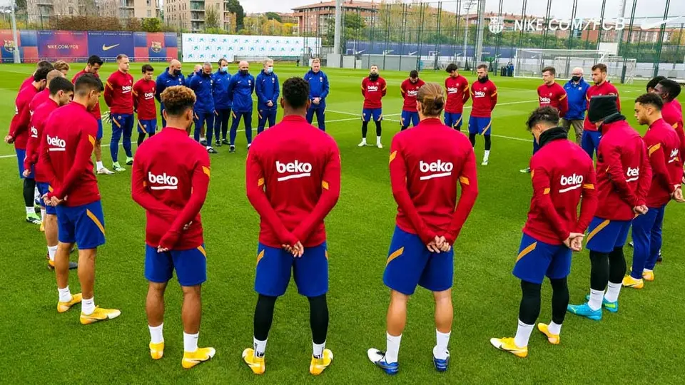 Maradona: Barcelona guardó minuto de silencio en el entrenamiento por el Pelusa