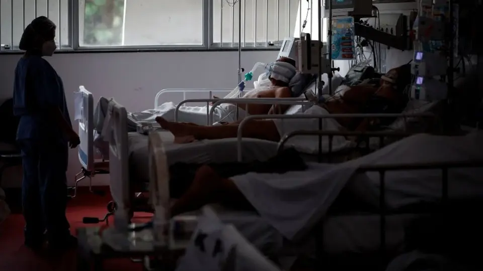 Covid-19: Aumenta el número de jóvenes contagiados en Brasil por variante del coronavirus